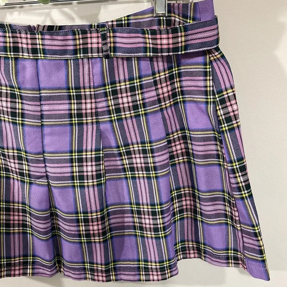 Almost Famous Grommet Belt Plaid Pleated High Rise Mini Skirt Purple Pink L - Picture 6 of 13